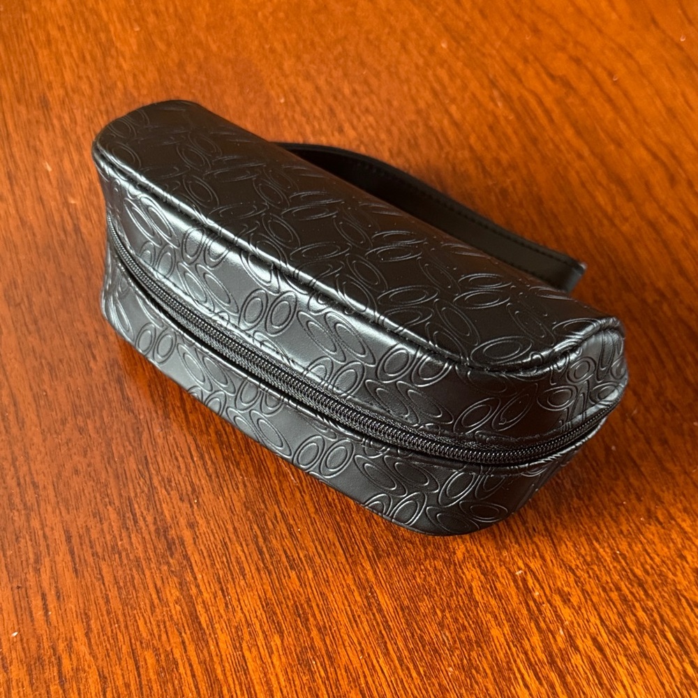 Oakley Black Embossed Zip Sunglass Case